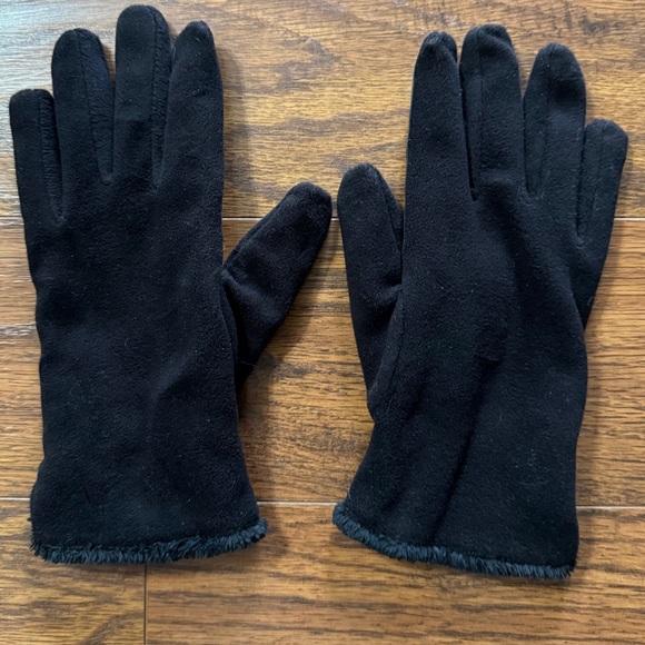 Isotoner Water Repellant Fleece Touchscreen Gloves, Black with Palm Patch - Picture 2 of 8